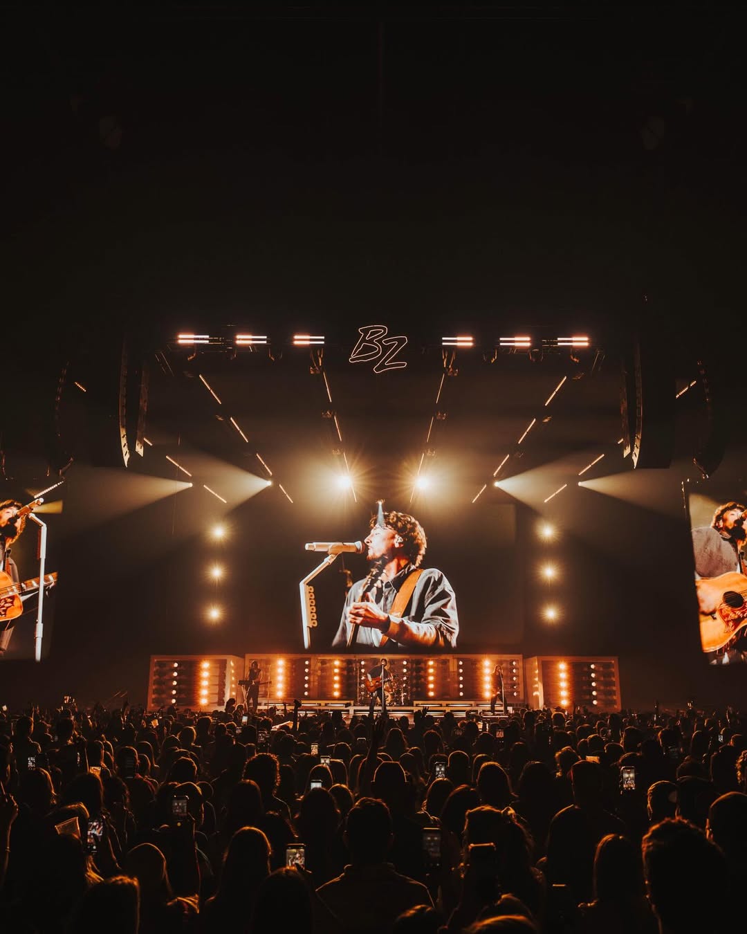 BAILEY ZIMMERMAN SELLS OUT HOMETOWN SHOW IN ILLINOIS